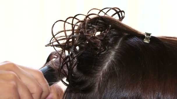 Hairdresser doing bride's hair. - Footage, Video
