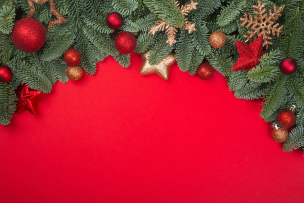 Christmas fir tree on red - Foto, imagen
