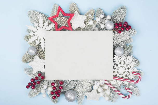 Mróz jodła i świąteczne dekoracje - Zdjęcie, obraz