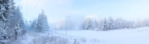 Estância de esqui Bansko, Bulgária, teleférico e declive
 - Foto, Imagem