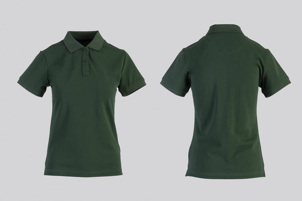 grünes Poloshirt für Frauen, Vorder- und Rückseite isoliert auf weiß auf unsichtbarer Schaufensterpuppe - Foto, Bild