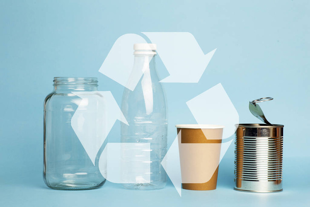 Recyklace plastů, kovů, plastů a papíru. Environmentální po - Fotografie, Obrázek