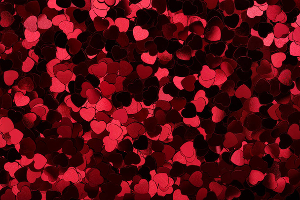 Csillogó szív alakja piros csillogó háttér Lapos feküdt Szerelem koncepció Valentin nap ünnep kártya. - Fotó, kép