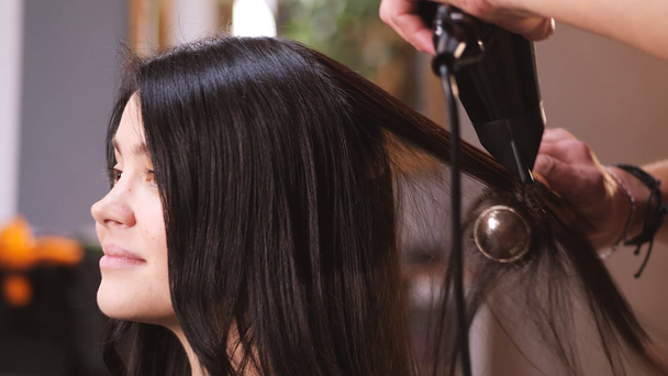 un salone di parrucchiere - Filmati, video