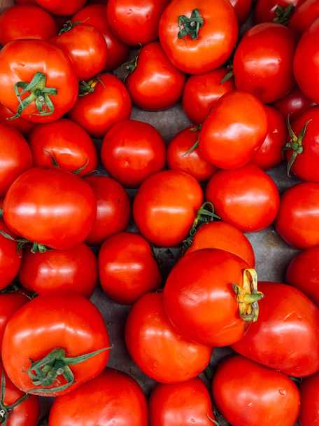 beaucoup de tomate rouge pour manger comme un fond
 - Photo, image