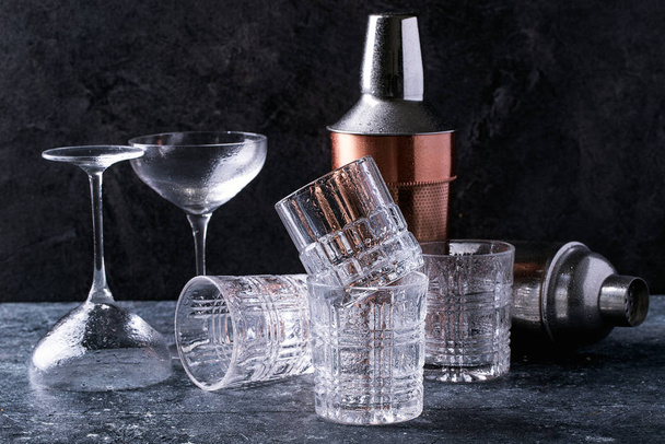 Variety of empty cocktail drinking glasses - Foto, imagen