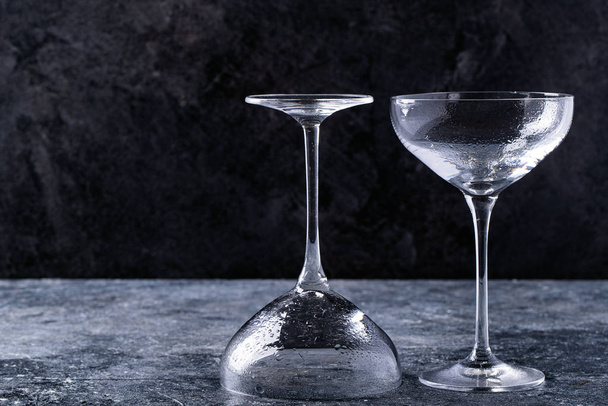 Variety of empty cocktail drinking glasses - Foto, Imagem