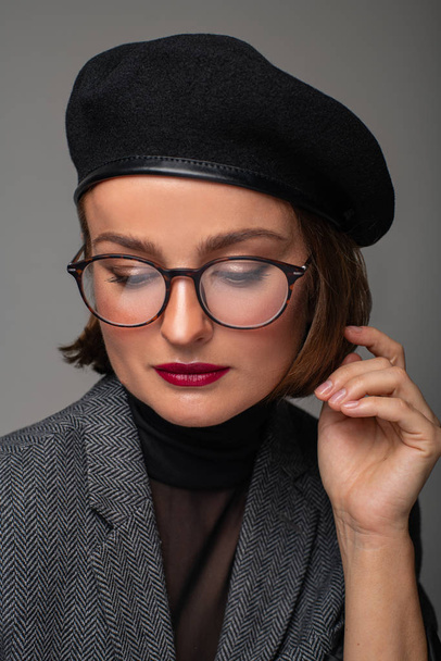 Beautiful business woman brunette in black beret and eyeglasses. - Fotoğraf, Görsel