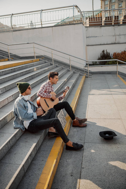 Young musicians singing songs on the street stairs - 写真・画像