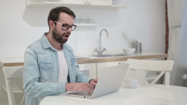 Surprised Beard Young Man Celebrating Success on Laptop in Office - Video, Çekim