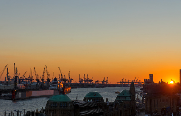 ηλιοβασίλεμα στο Λιμάνι Αμβούργου - Φωτογραφία, εικόνα