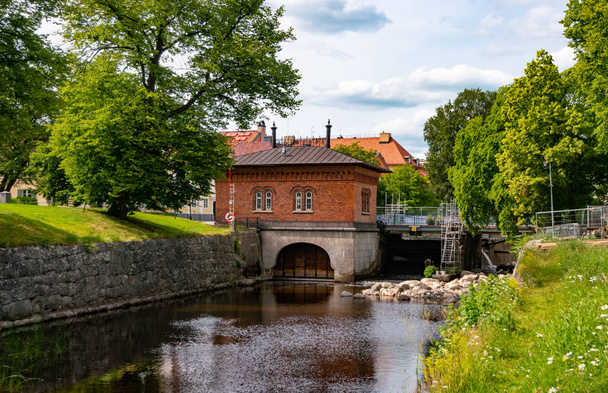 Vasteras, Szwecja. Tama turbinhuset na rzece Svartan. - Zdjęcie, obraz