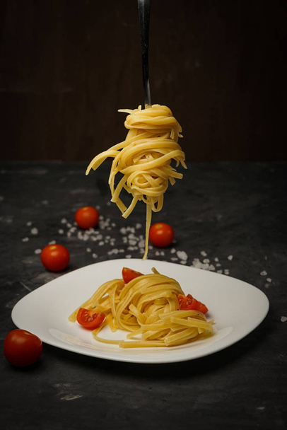 pasta italiana en un plato
 - Foto, imagen