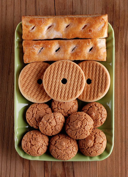 assorted cookies in little ceramic tray - Фото, изображение