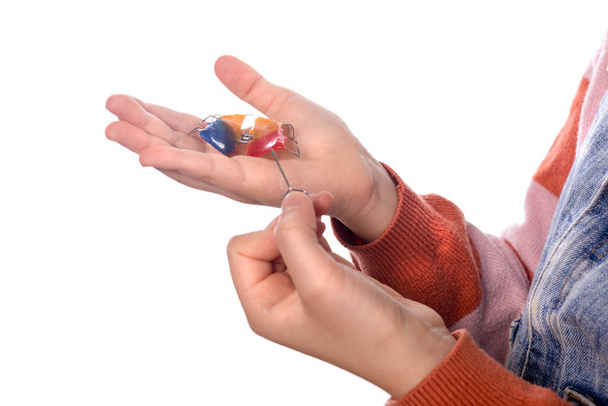 Lapsen käsi oikomishoidon laite ja erityinen avain whi
 - Valokuva, kuva