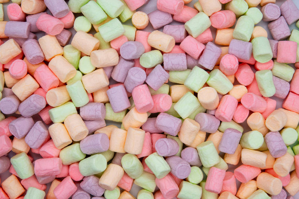 Mini marshmallows coloridos macro. Textura e padrão de marshmallows fofos. Imagem de alta resolução
. - Foto, Imagem