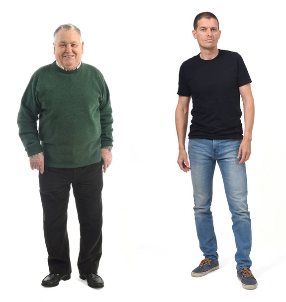starší muž a muž středního věku na bílém - Fotografie, Obrázek
