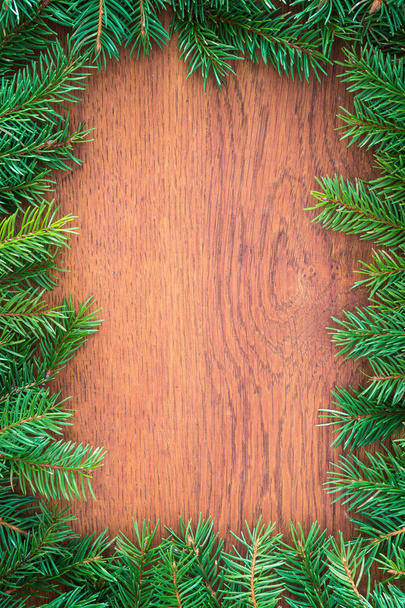 karácsonyi fenyő fa egy fából készült hajón - Fotó, kép