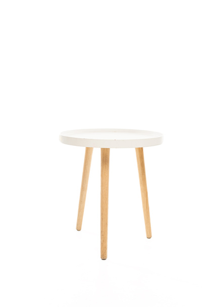 Tavolino in legno isolato su bianco
 - Foto, immagini