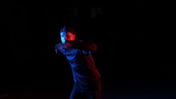 Young guy dancing breakdance, hip hop, street dancing in the studio, isolated - Metraje, vídeo