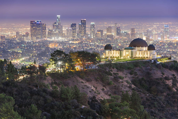 Los angeles, Kalifornie, usa centra panorama z parku griffith - Fotografie, Obrázek