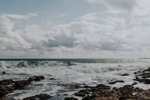 the stone Beach ocean wave sky with clouds - Zdjęcie, obraz