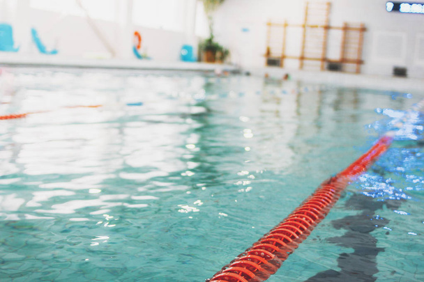 Vue de la piscine sportive avec fond d'eau
  - Photo, image
