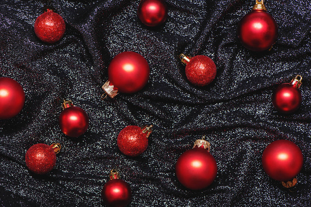 Red Christmas balls on shiny sequins background. - Foto, Imagen