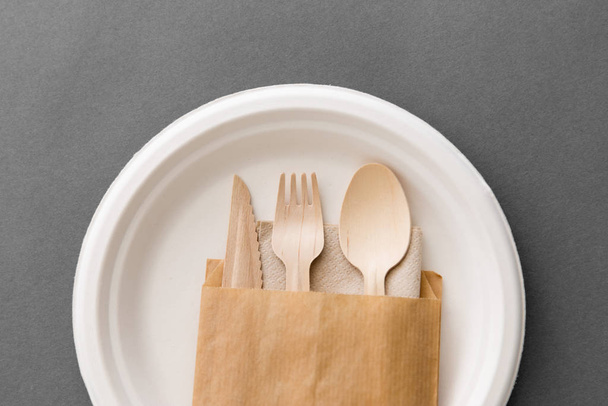 wooden spoon, fork and knife on paper plate - Fotoğraf, Görsel