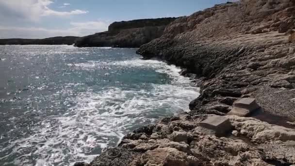 Waves roll with noise onto a rocky shore and beat against the shore. Beautiful seascape. - Footage, Video