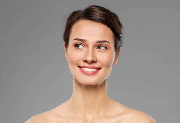 beautiful smiling young woman with bare shoulder - Φωτογραφία, εικόνα