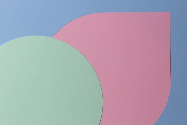 抽象的な色の紙の質感の背景。パステルピンク、ライトブルー、グリーンの最小限の幾何学的形状とライン - 写真・画像