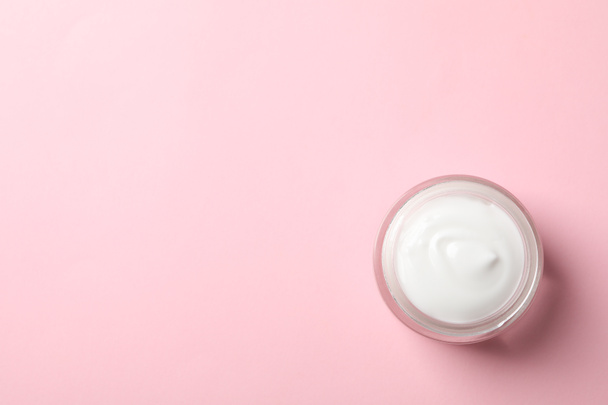 Jar of winter cream for skin on pink background, space for text. - Φωτογραφία, εικόνα