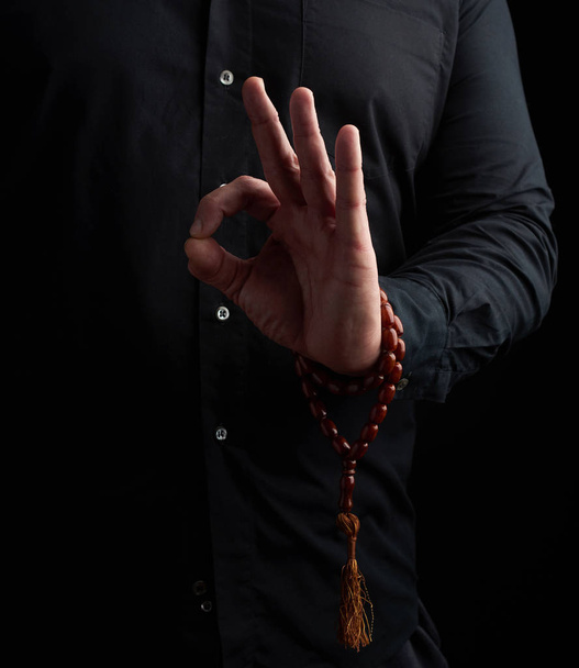 man in a black shirt shows with his left hand the gian mudra - Фото, изображение