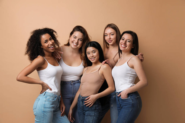 Group of women with different body types on beige background - Foto, afbeelding