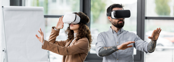 panoramic shot of virtual reality architects in virtual reality headsets - Foto, Imagem