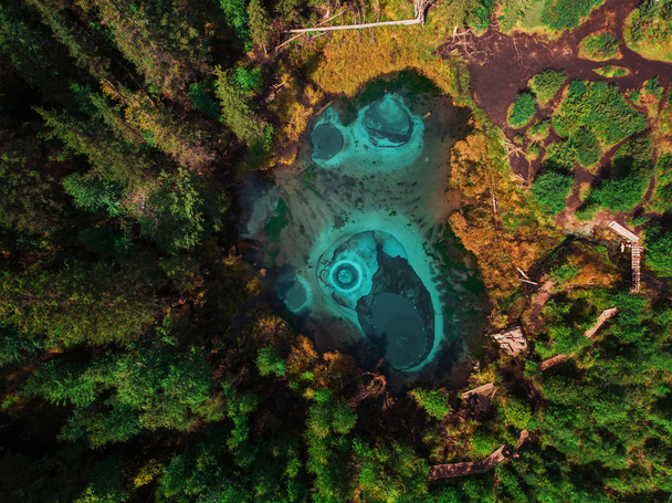 Geyser μπλε, ασημένια λίμνη με ιαματικές πηγές - Φωτογραφία, εικόνα