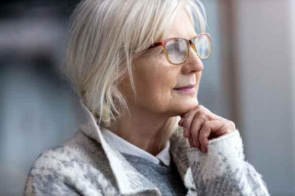 Portrait of senior woman wearing glasses - Фото, изображение