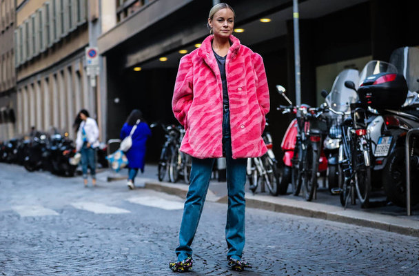 Milano Fashion Week Streetstyle 21 Febbraio 2019 - Фото, изображение