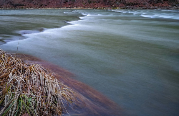 Mountain River talvi-ilta
 - Valokuva, kuva