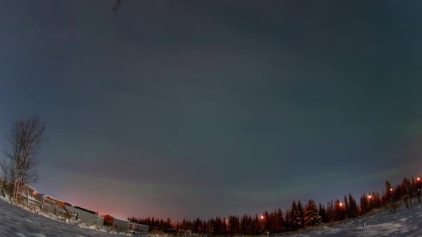 Aurora boreal no céu norte da noite. Ionização de partículas de ar na atmosfera superior
. - Filmagem, Vídeo
