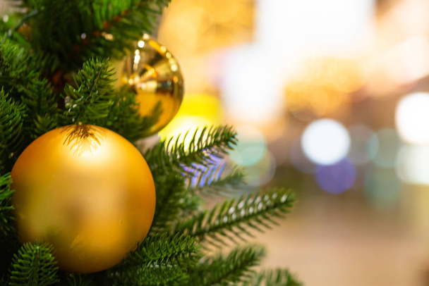 Árvore de Natal decoração bolas estação saudação posrtcard imagem
 - Foto, Imagem