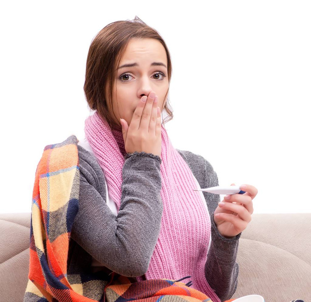Adolescente che soffre di freddo seduto sul pullman - Foto, immagini