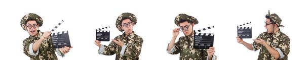 Забавні солдати з дошкою для фільмів ізольовані на білому
 - Фото, зображення