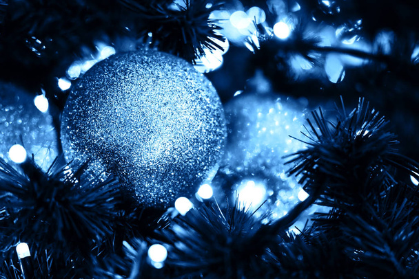 Christmas tree with balls - Foto, afbeelding