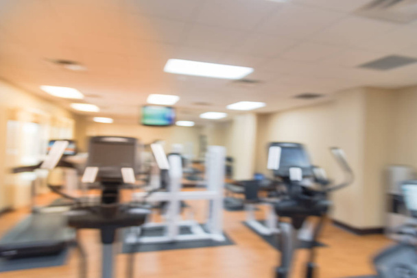 Zamazane tło puste centrum fitness w amerykańskim 3-gwiazdkowym hotelu, Texas - Zdjęcie, obraz