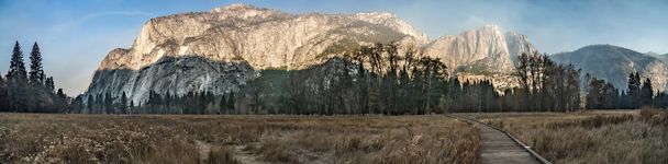 vue du matin de la vallée de Yosemite, Californie
 - Photo, image