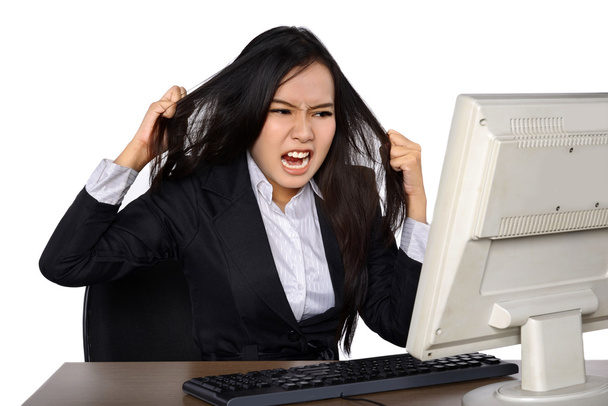 kobieta coraz crazy przed jej laptop - Zdjęcie, obraz