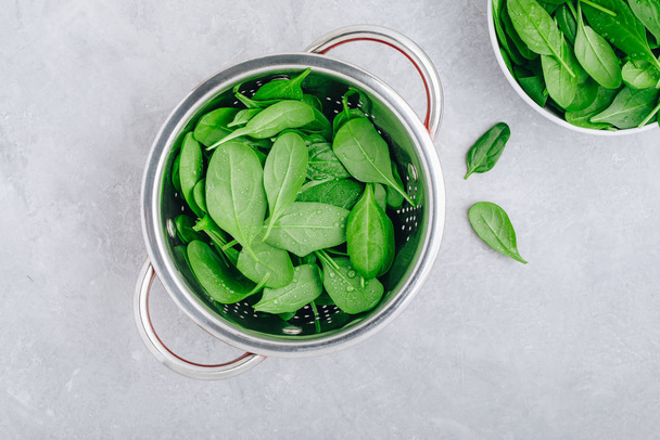 Fresh Spinach Leaves. Raw Spinach in a colander for vegetarian or vegan salad or smoothie. - Fotó, kép