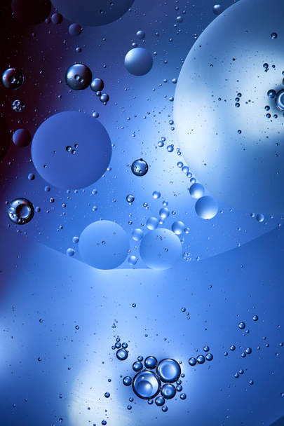 Beautiful color abstract background from mixed water and oil in blue color - Foto, Imagen